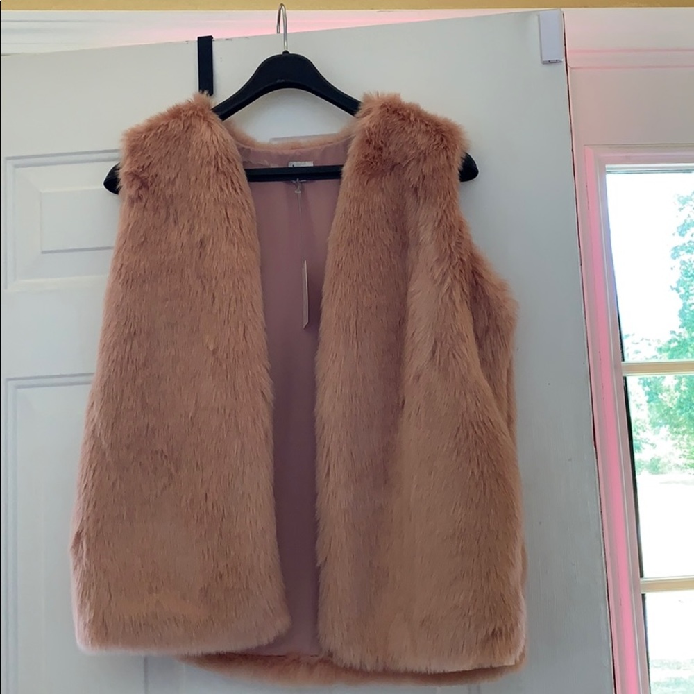 A new day pink faux fur vest NWT